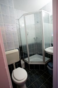Standard kétágyas tiszta szoba